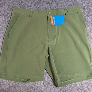 Columbia Men’s Carter Crest Shorts